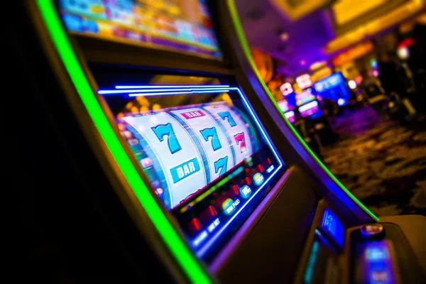 Free spins feature with active multipliers Buffalo King free spins feature with multiplier display