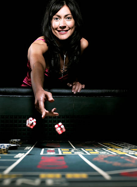 Live Dragon Tiger card game with dealer and two card positions on livedraw macau